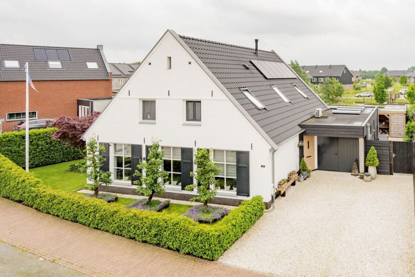 Landelijke gestucte woning met garage in Voorthuizen gebouwd door Wens&Co